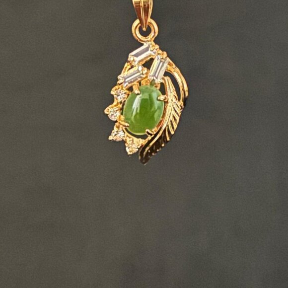 Vintage Jade Pendant Necklace, Dolphin Ore 18K Gold Electroplate - Picture 4 of 5